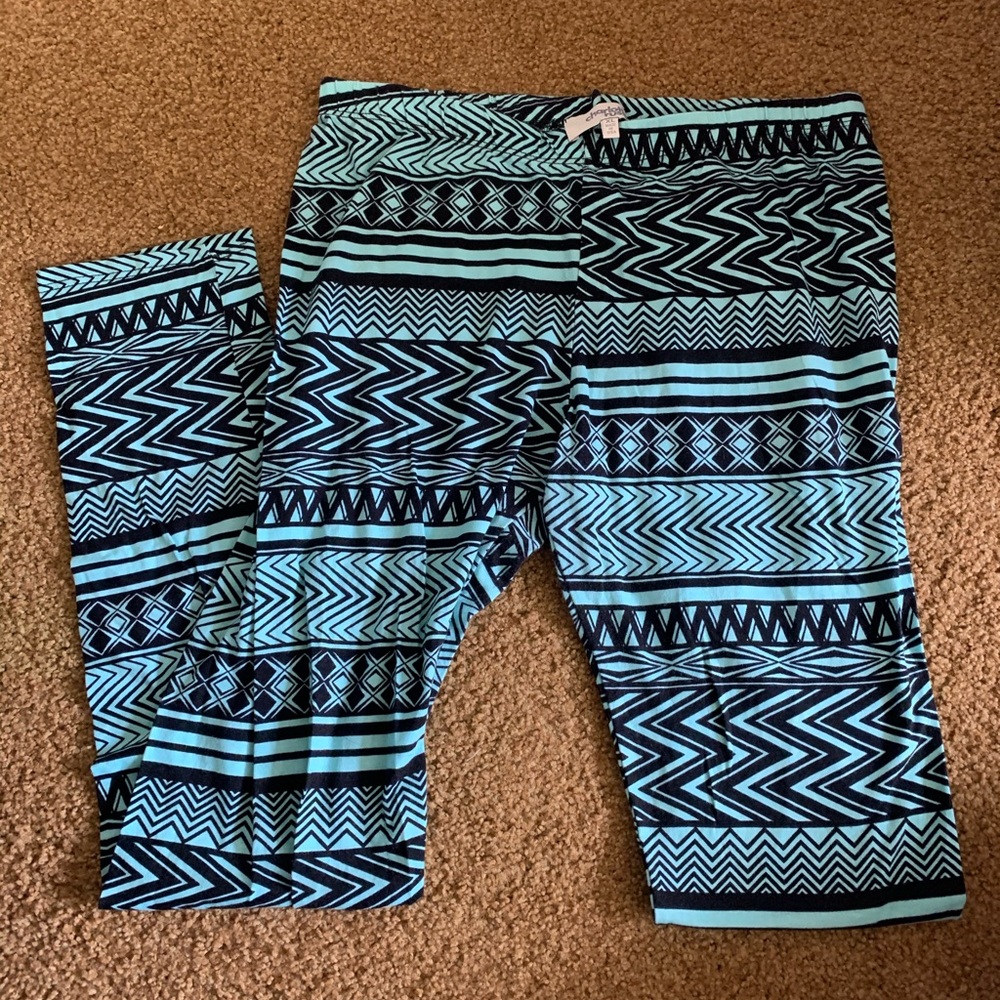 CHARLOTTE RUSSE TRIBAL LEGGINGS